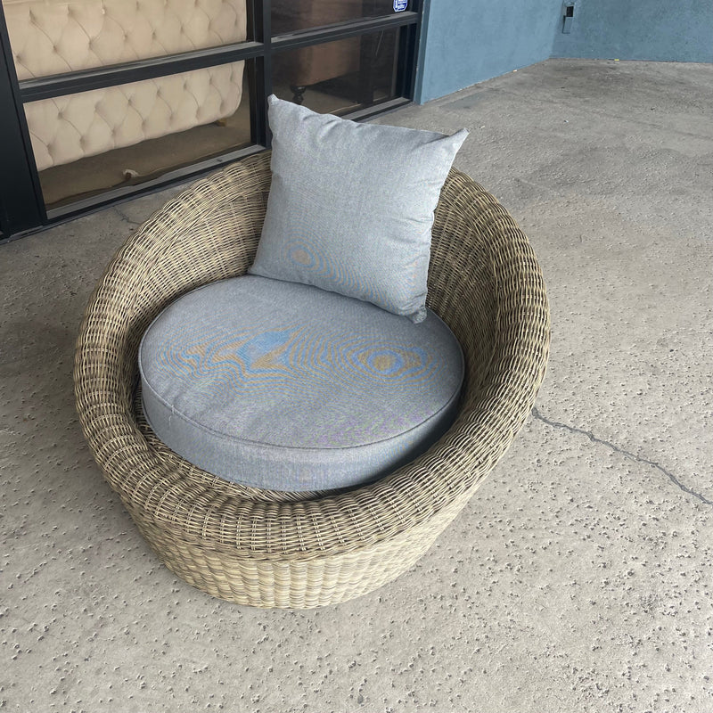 Pismo Gray Outdoor Seating Group w/ Coffee Table / 4pc